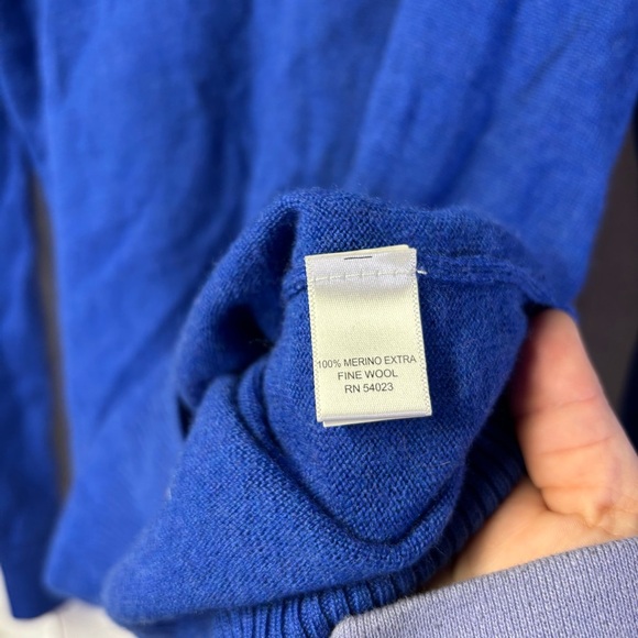 Banana Republic Luxury Blend 100% Marino Wool Vneck Sweater Size Medium - Picture 4 of 5